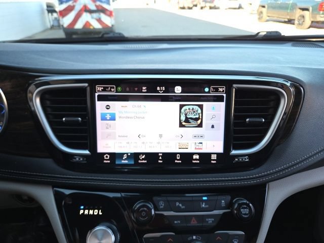 Used 2023 Chrysler Pacifica Limited FWD image 57