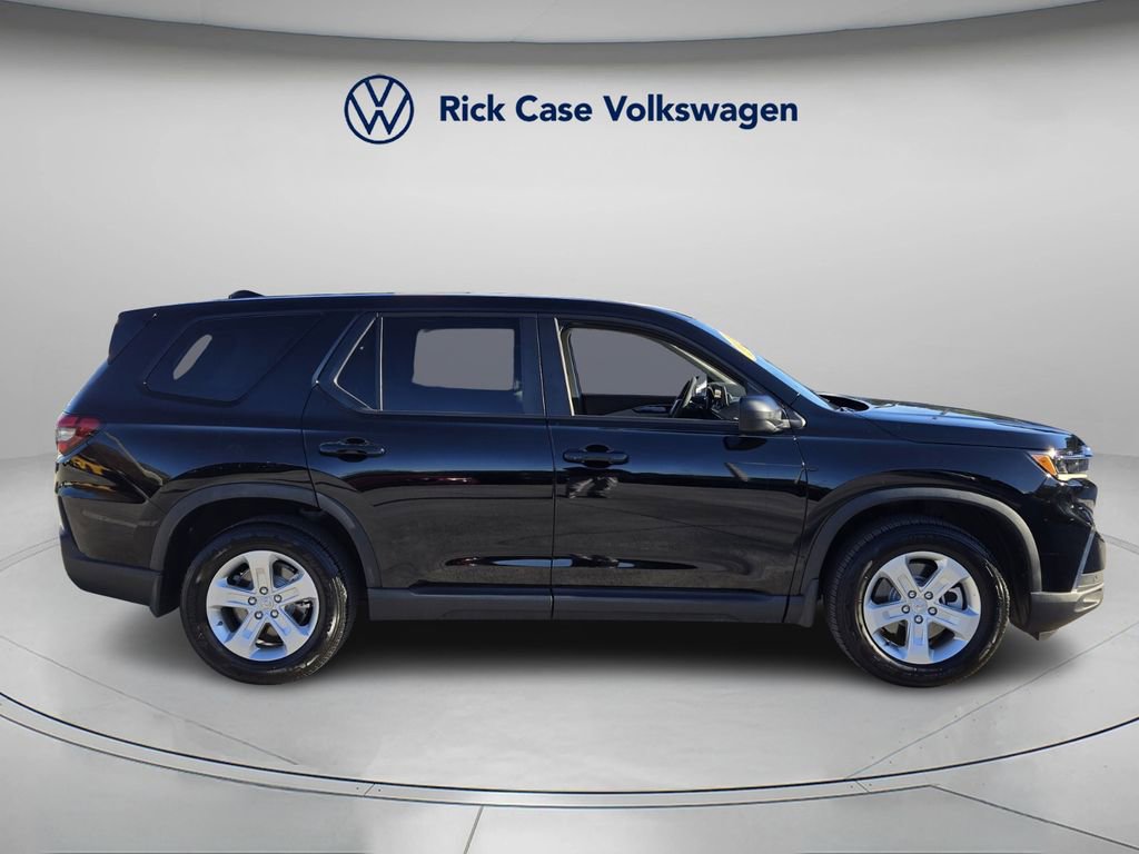 Used 2023 Honda Pilot LX image 3