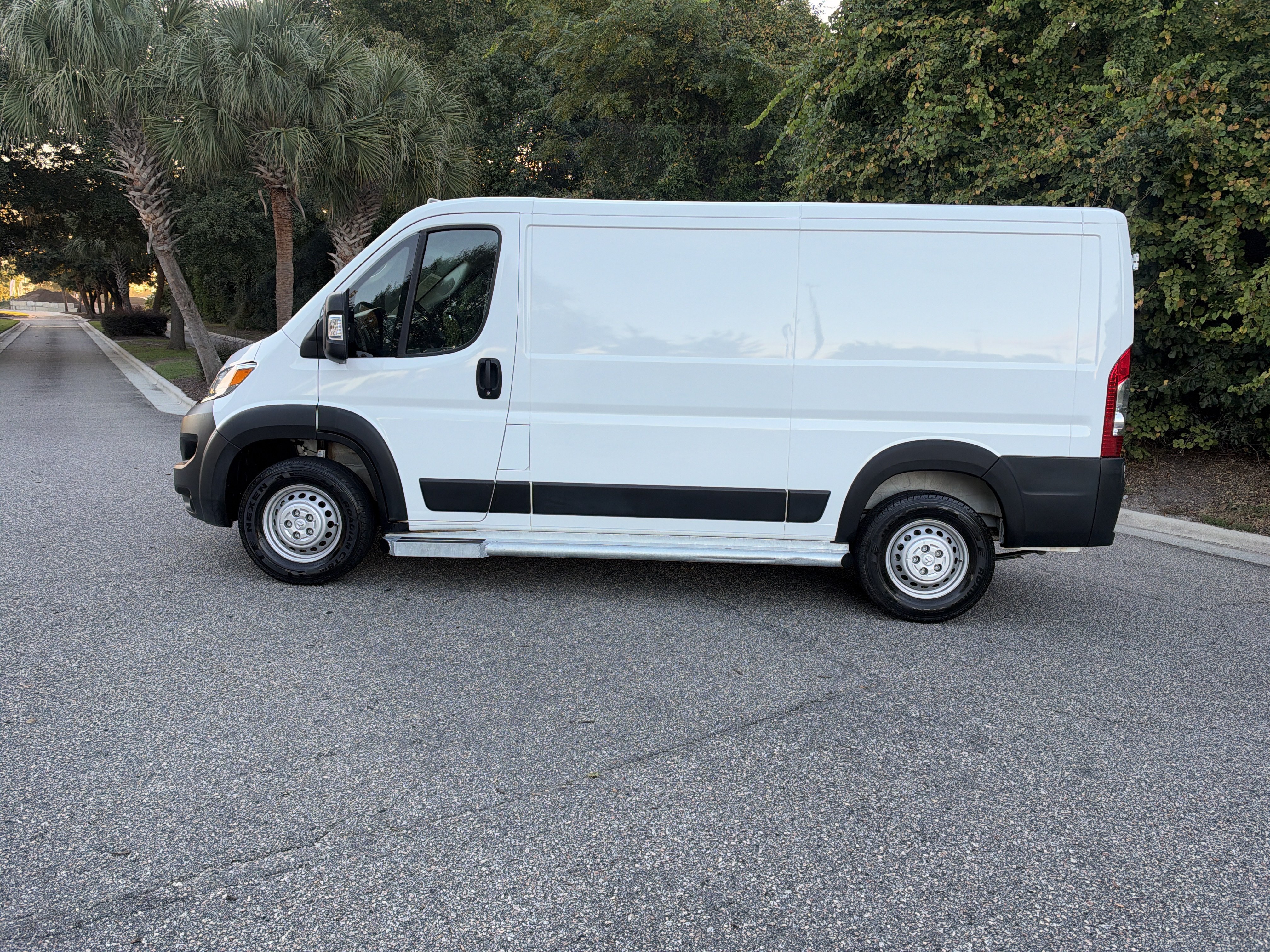 Used 2025 RAM ProMaster 2500 w/ U-Haul Equipment Group FWD image 6