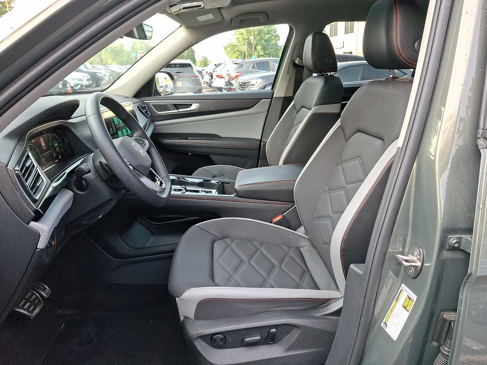 Certified 2024 Volkswagen Atlas Peak Edition SE AWD/4WD image 11