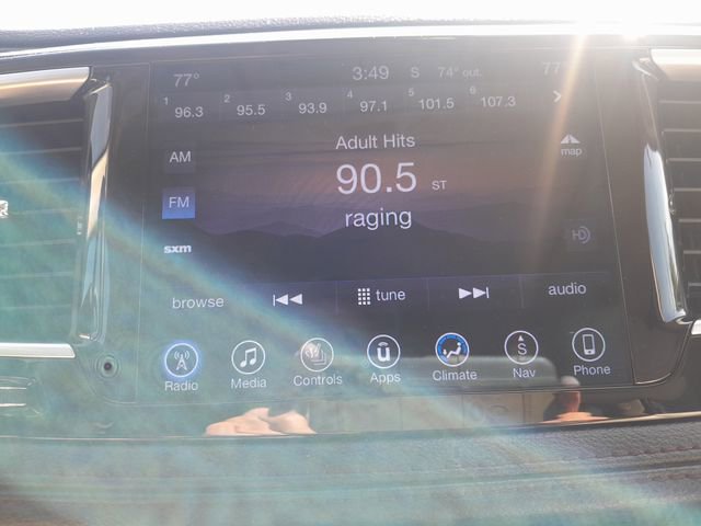 Used 2017 Chrysler Pacifica Limited w/ UConnect Theater Package FWD image 10