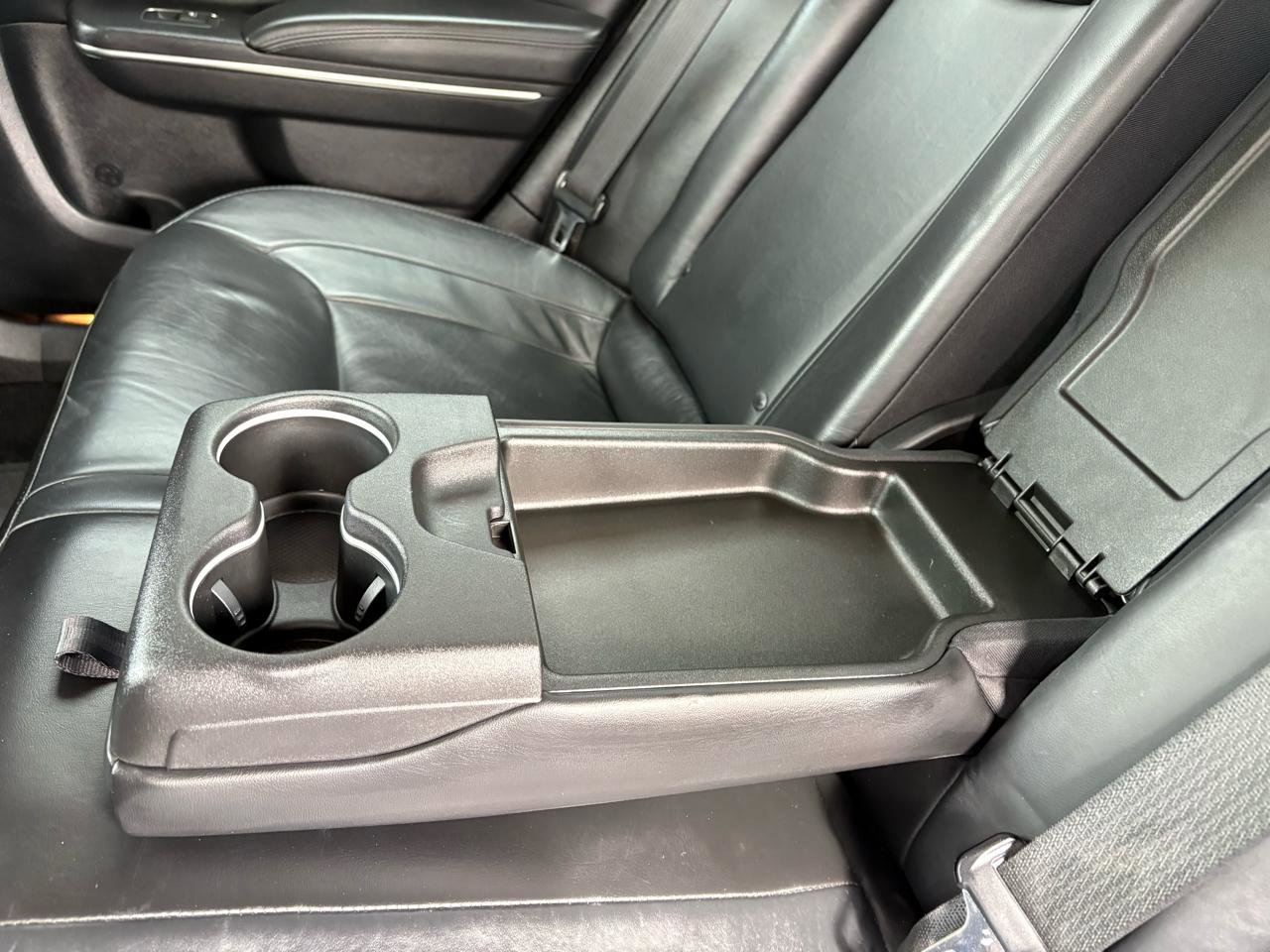 Used 2016 Chrysler 300 Limited w/ Driver Convenience Group image 19