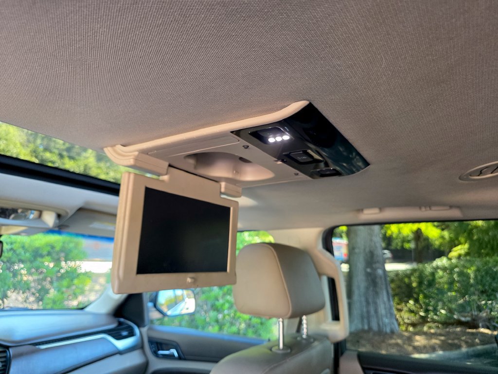 Used 2015 Chevrolet Suburban LT RWD image 26