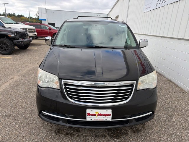 Used 2012 Chrysler Town & Country Touring-L w/ Driver Convenience Group image 7