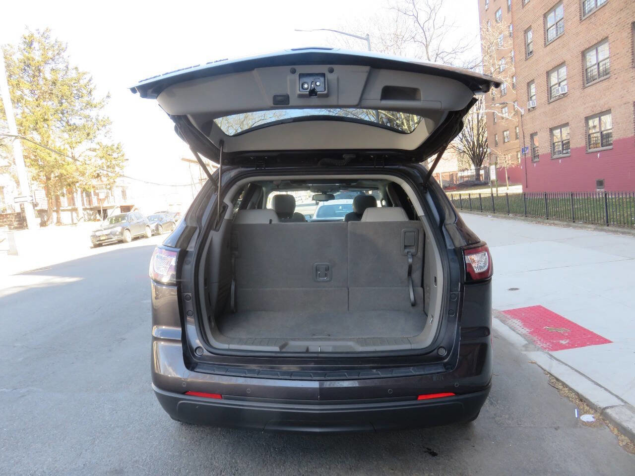 Used 2017 Chevrolet Traverse LT image 27