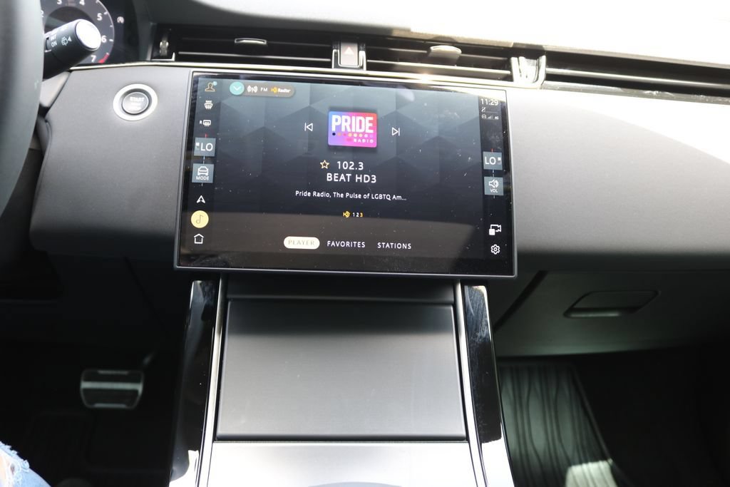 Used 2025 Land Rover Range Rover Evoque Dynamic SE AWD/4WD image 24