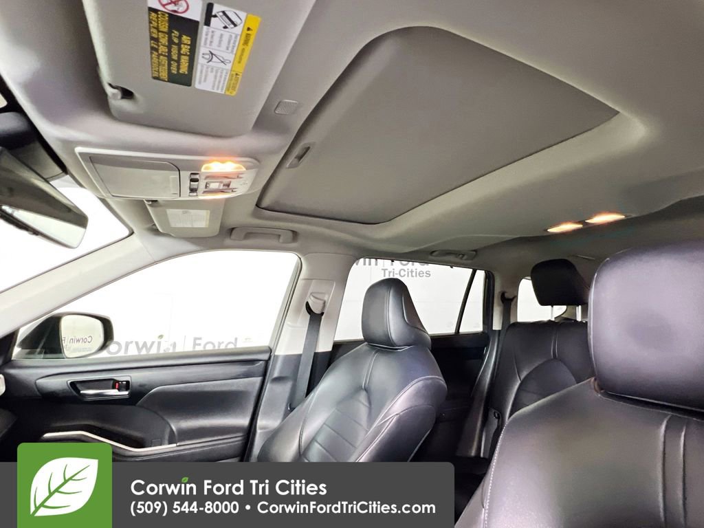 Used 2020 Toyota Highlander XLE AWD/4WD image 27