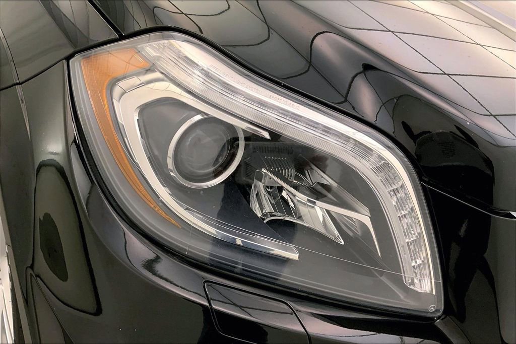 Used 2016 Mercedes-Benz GL 550 4MATIC image 27