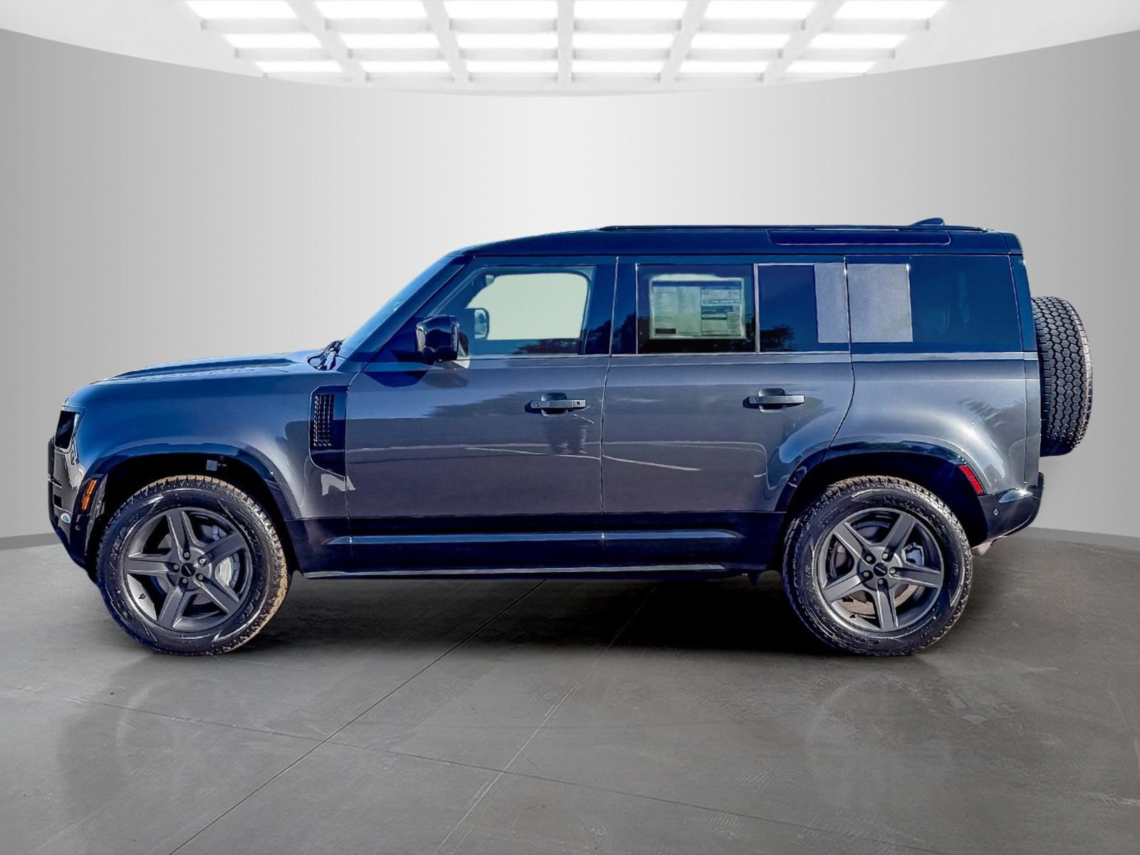 New 2026 Land Rover Defender 110 X-Dynamic SE AWD/4WD image 2