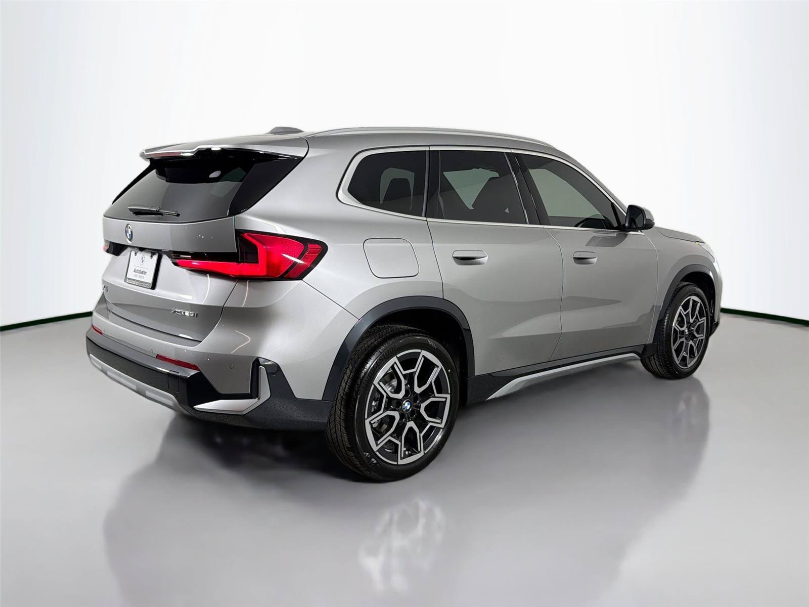 New 2026 BMW X1 xDrive28i w/ Technology Package AWD/4WD image 9