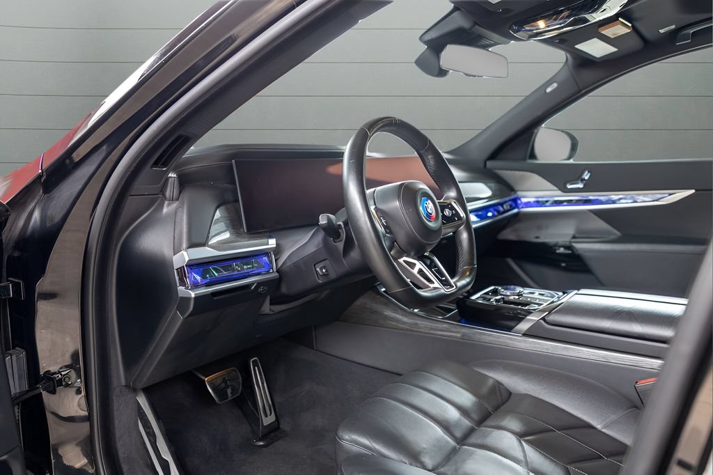 Used 2024 BMW 740i xDrive w/ Premium Package AWD/4WD image 40