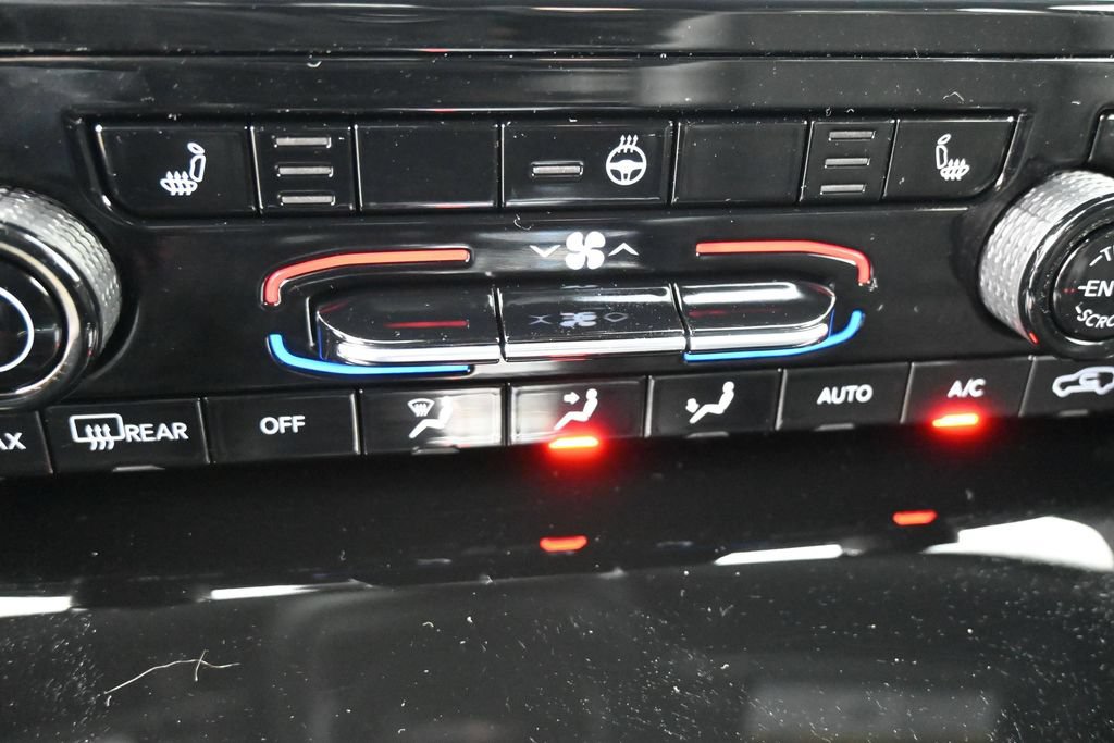 Used 2023 Jeep Grand Cherokee Altitude RWD image 15