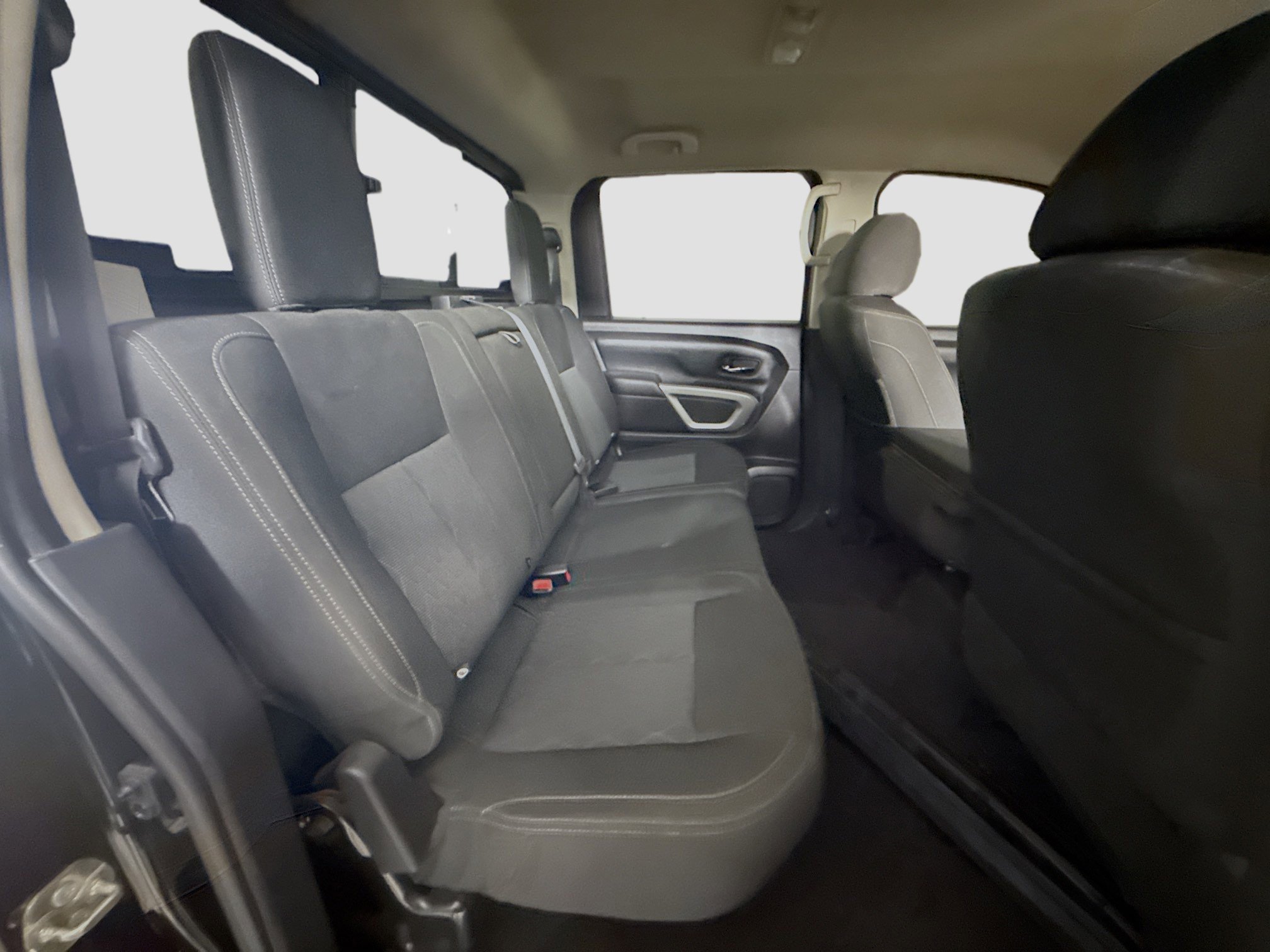 Used 2017 Nissan Titan SV image 26