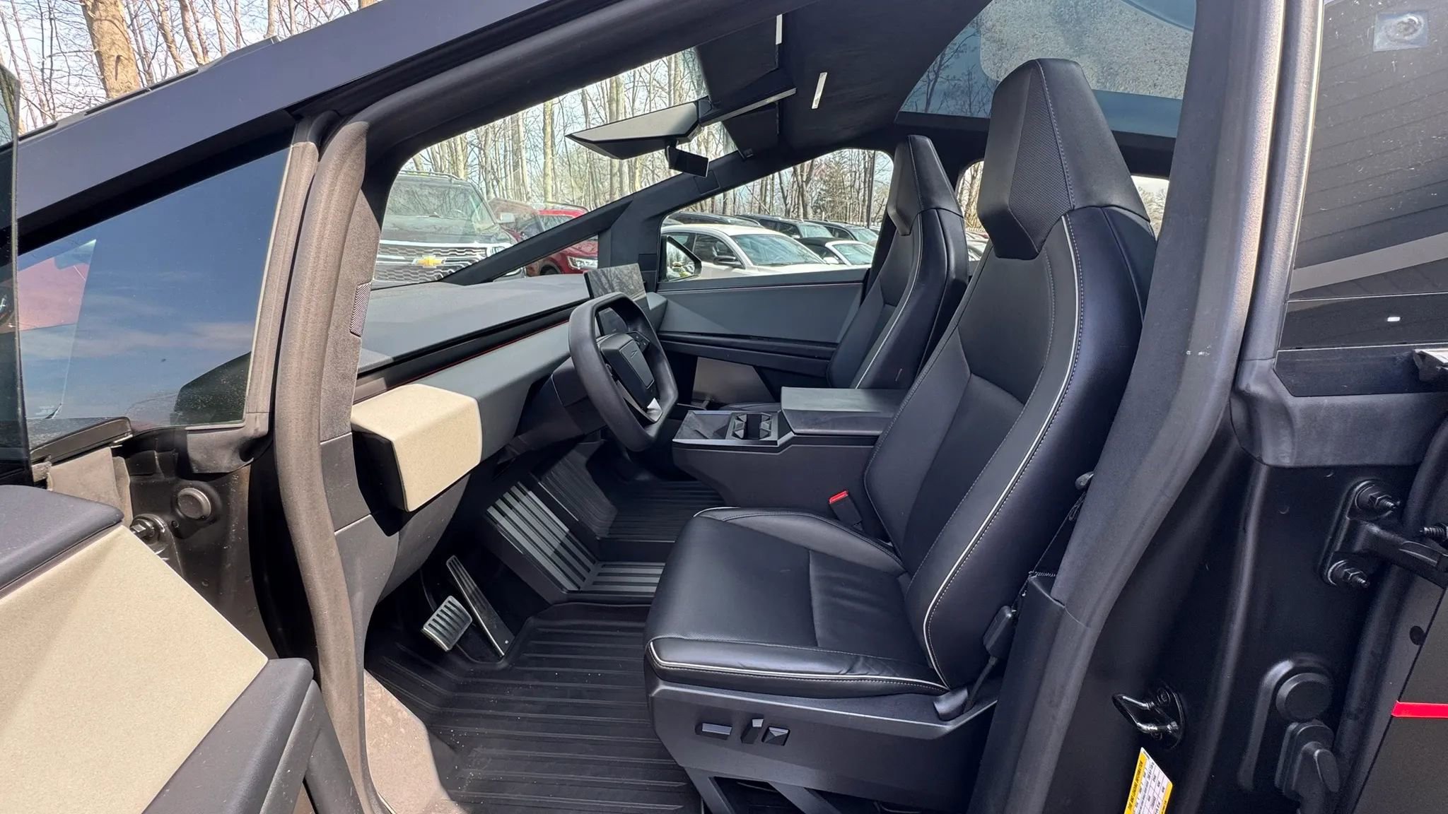 Used 2024 Tesla Cybertruck AWD Crew Cab image 11