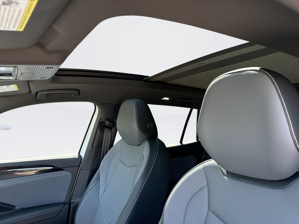 New 2026 Volkswagen Tiguan SE R-Line AWD/4WD image 16