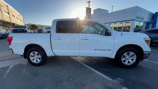 Used 2018 Nissan Titan SV image 9