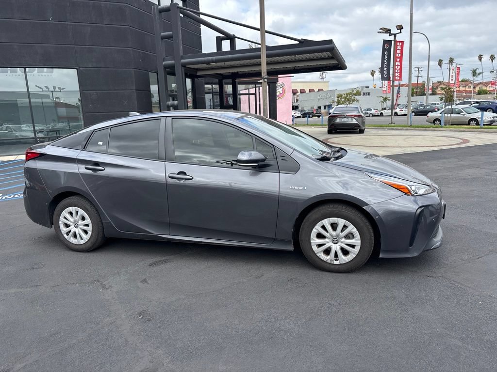 Used 2022 Toyota Prius LE FWD image 3