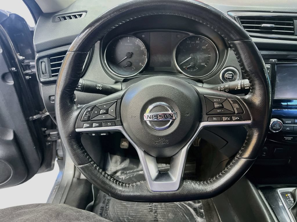 Used 2017 Nissan Rogue SV w/ SV Premium Package FWD image 11