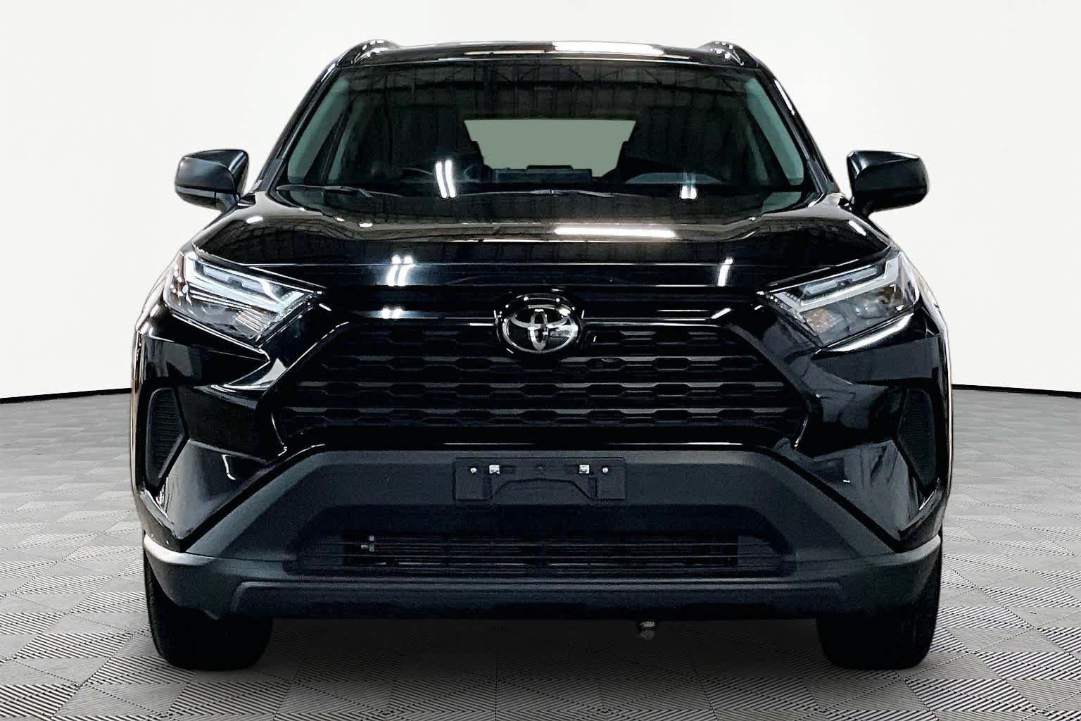 Used 2025 Toyota RAV4 LE AWD/4WD image 4