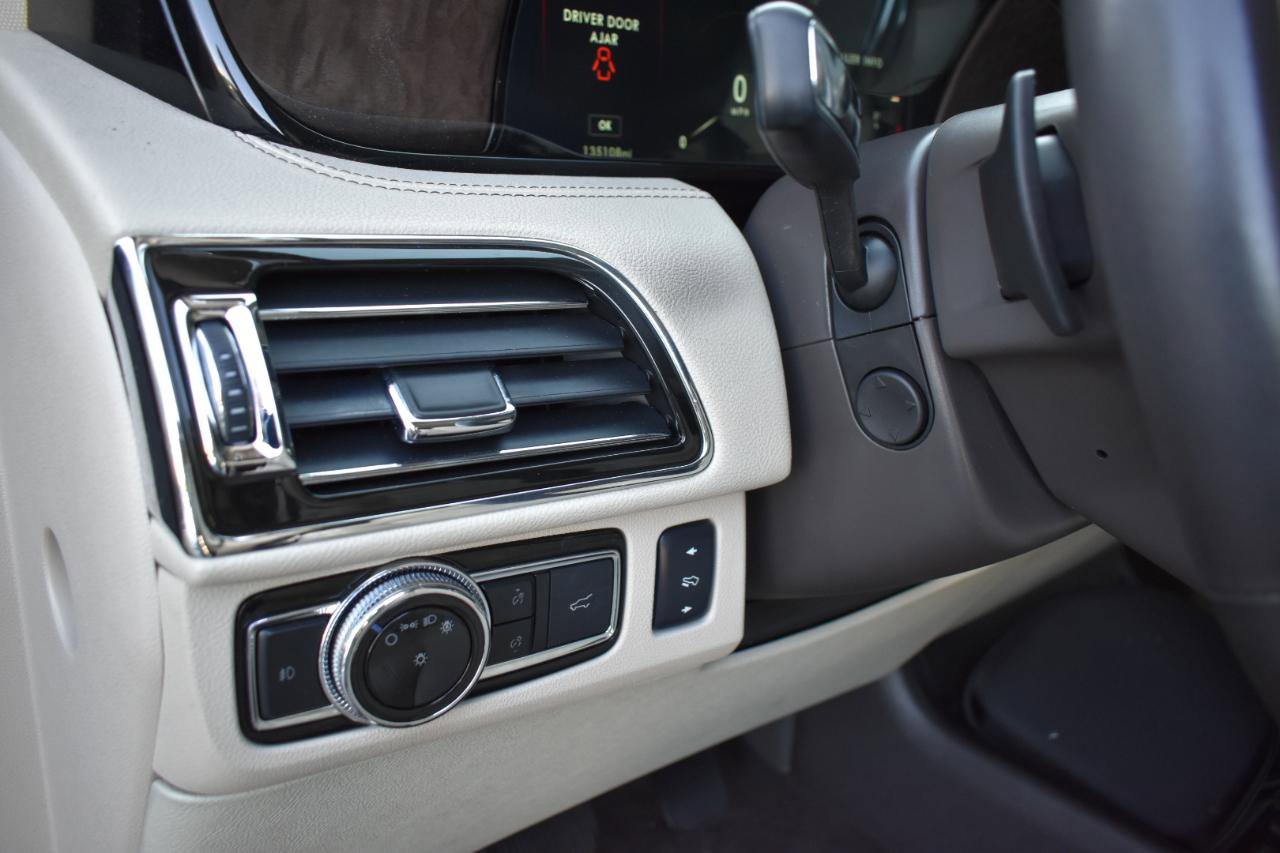 Used 2018 Lincoln Navigator Select RWD image 43