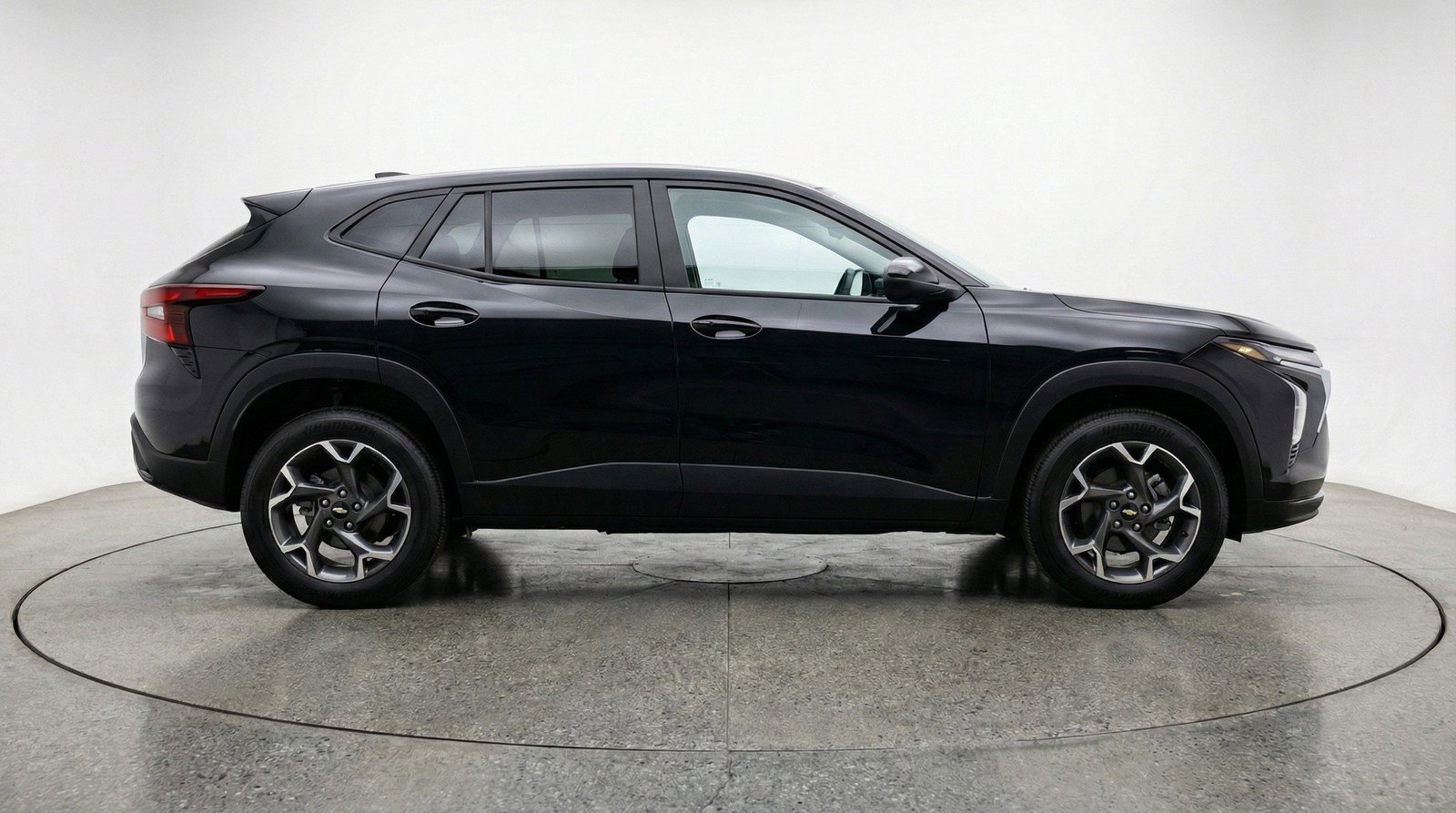 Used 2025 Chevrolet Trax LT FWD image 11