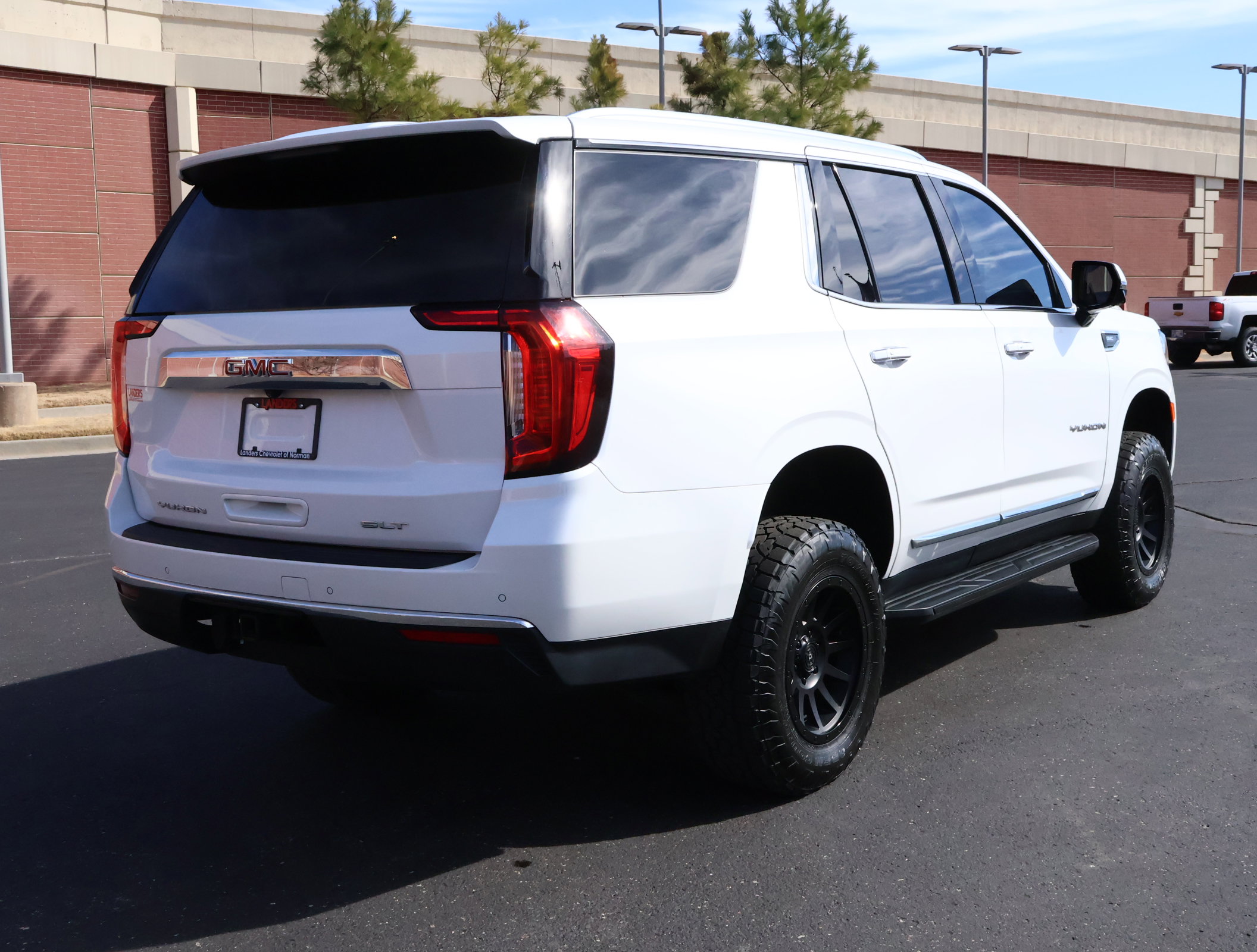 Used 2023 GMC Yukon SLT w/ SLT Premium Package image 35