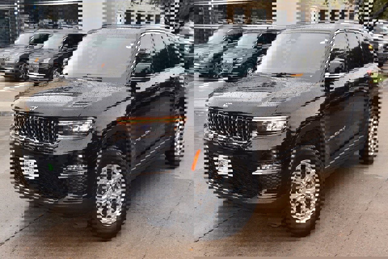 Used 2023 Jeep Grand Cherokee Limited w/ Luxury Tech Group II image 39