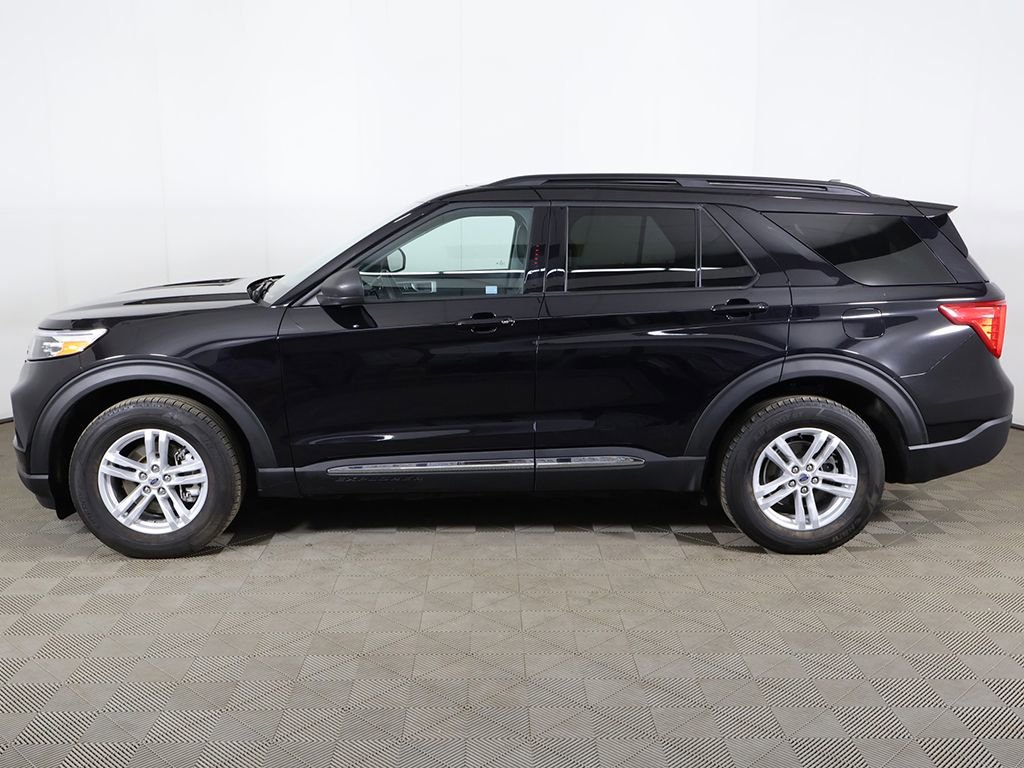 Used 2024 Ford Explorer XLT w/ Equipment Group 202A AWD/4WD image 16