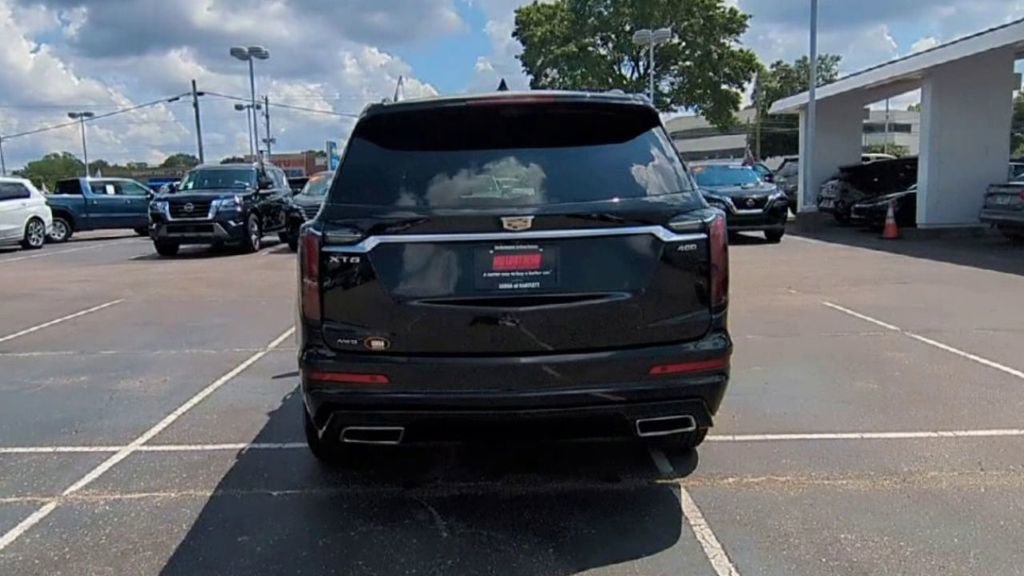 Used 2024 Cadillac XT6 Sport w/ Technology Package image 7