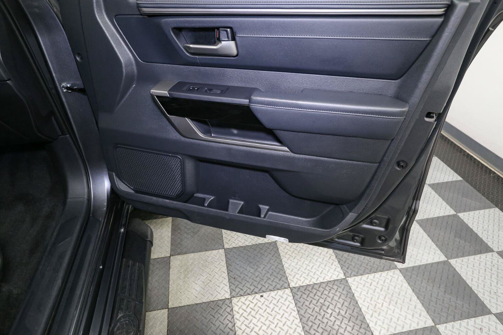 Used 2024 Toyota Tundra Limited AWD/4WD image 19