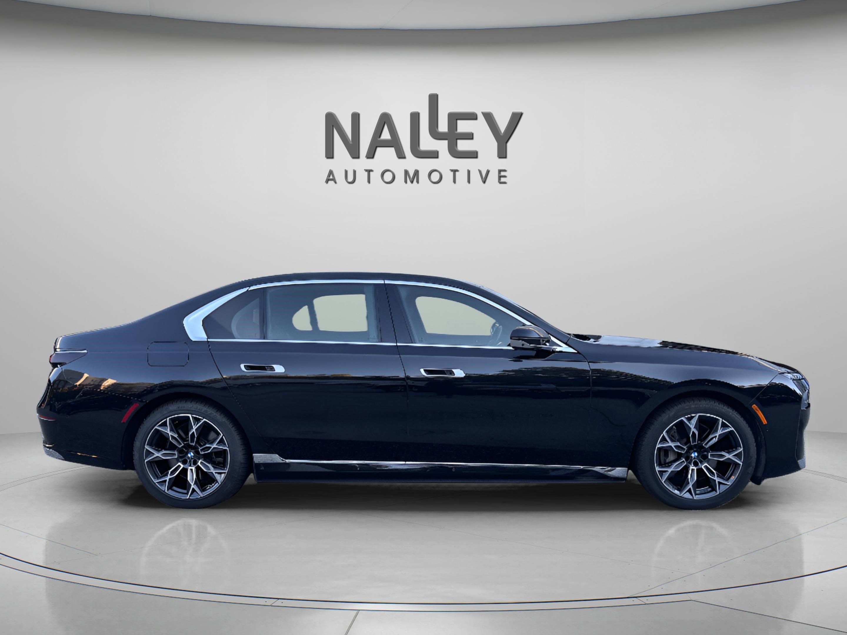 Used 2024 BMW i7 eDrive50 w/ Executive Package image 4