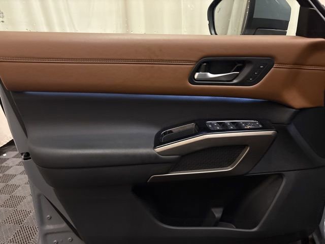 Used 2025 Nissan Pathfinder Platinum AWD/4WD image 10