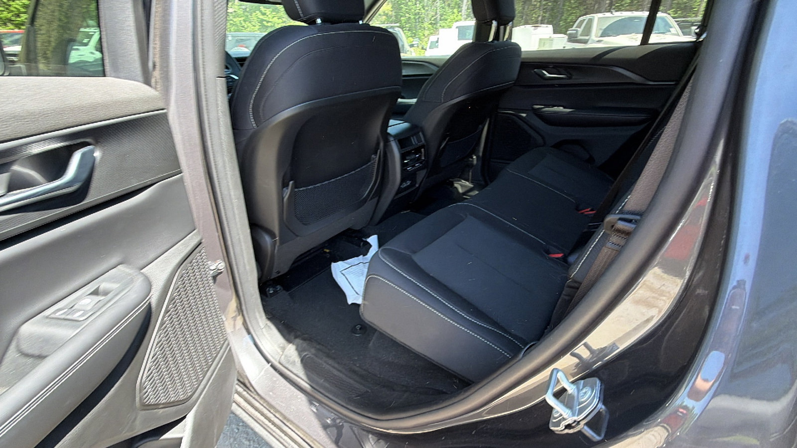 Certified 2025 Jeep Grand Cherokee Laredo image 23