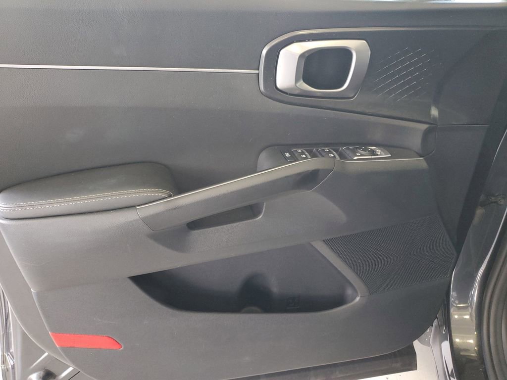 Certified 2023 Kia Sorento LX FWD image 18