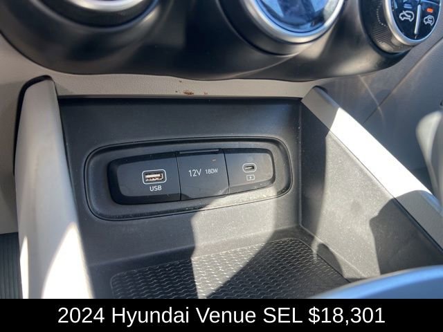 Used 2024 Hyundai Venue SEL image 20
