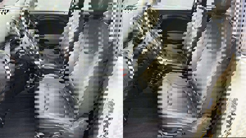 Used 2010 MINI Cooper Hardtop image 18