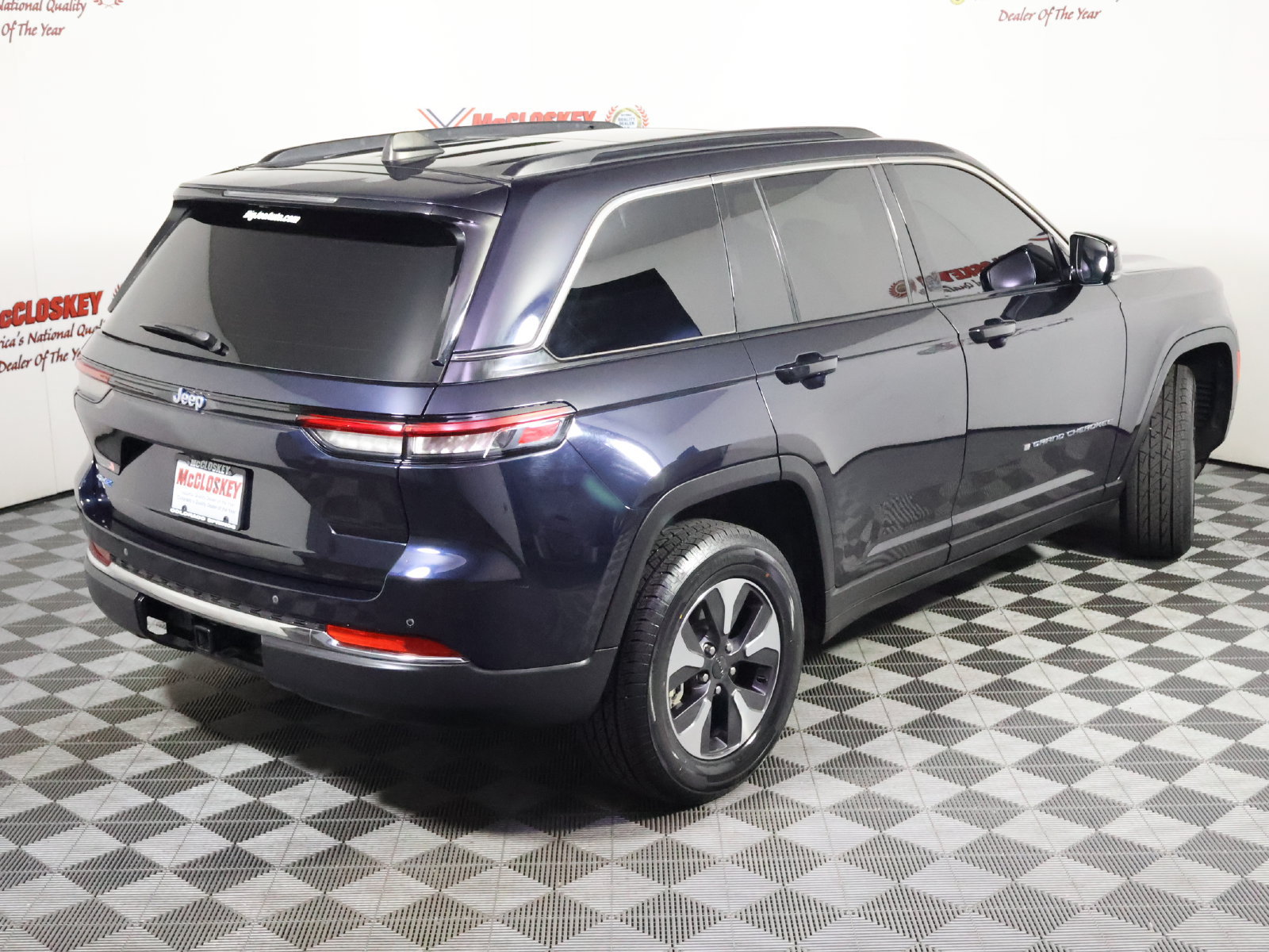 Used 2024 Jeep Grand Cherokee Limited 4xe w/ Trailer Tow Package AWD/4WD image 3