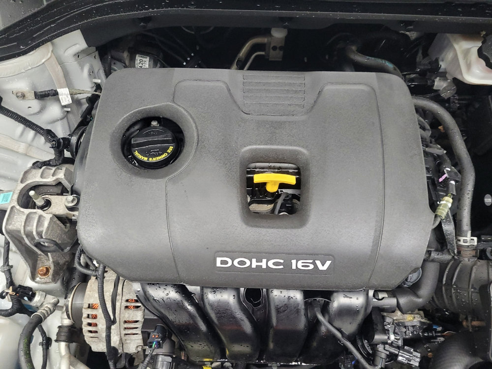 Used 2017 Hyundai Elantra SE image 30