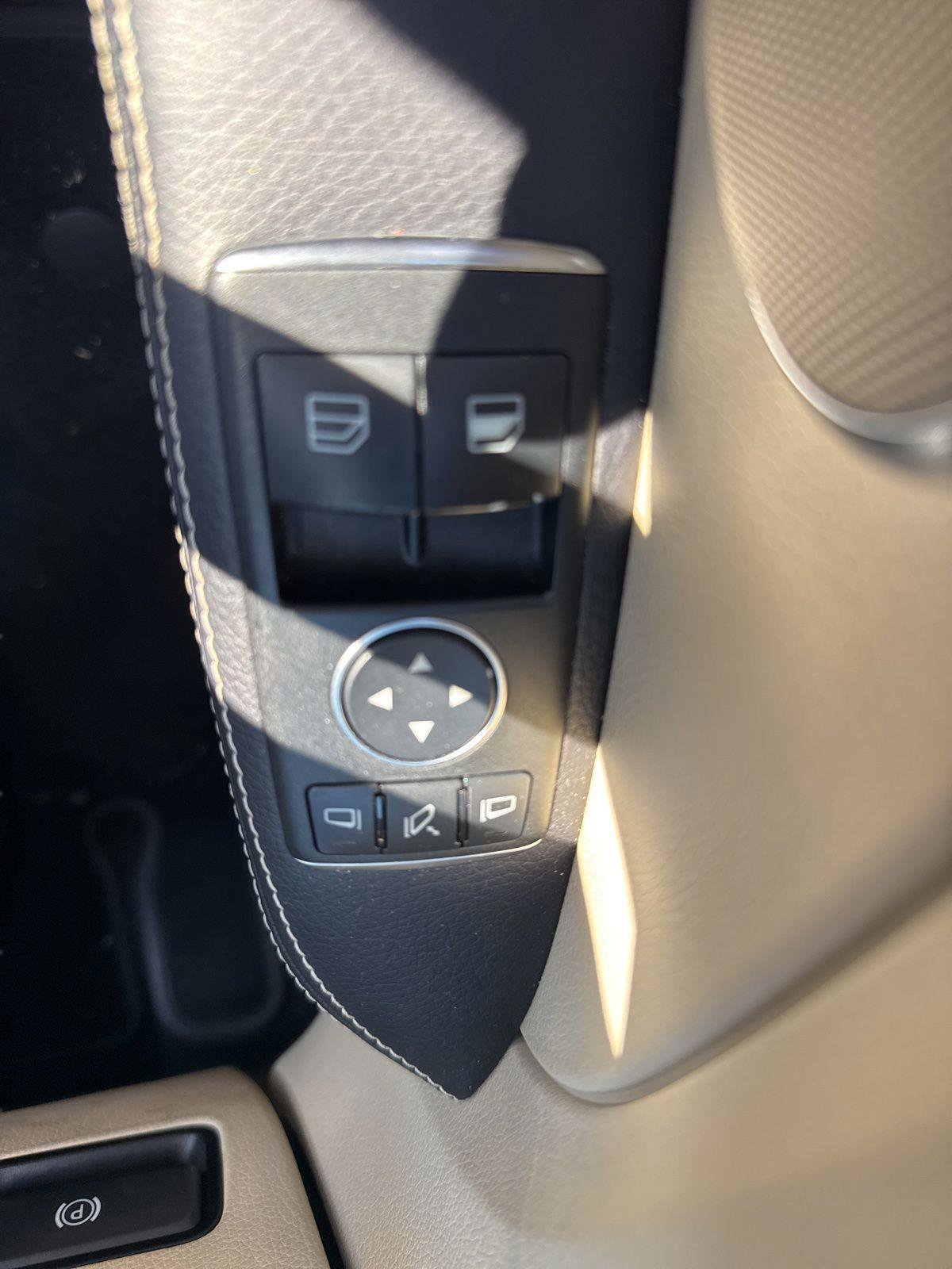 Used 2015 Mercedes-Benz SLK 250 w/ Premium Package image 31