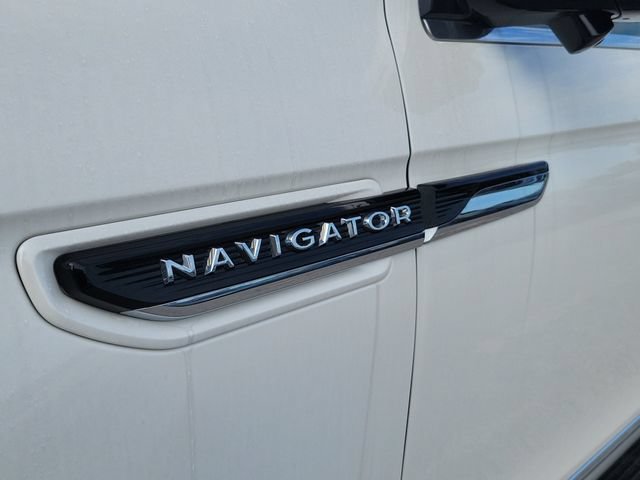 Used 2023 Lincoln Navigator L Black Label AWD/4WD image 12