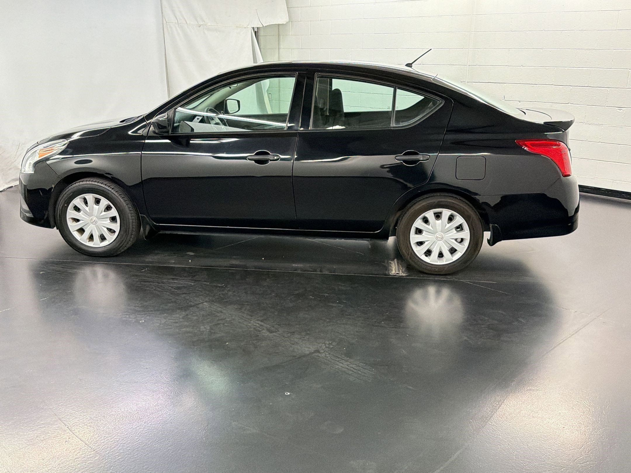 Used 2017 Nissan Versa S Plus FWD image 2