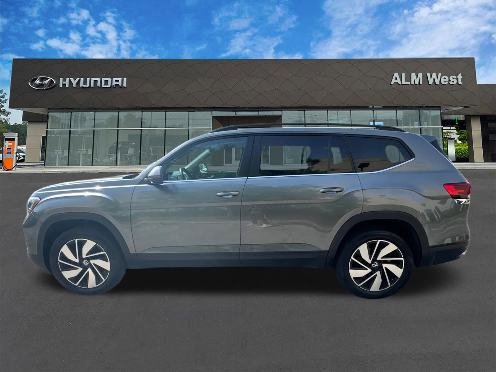 Used 2025 Volkswagen Atlas SE FWD image 8