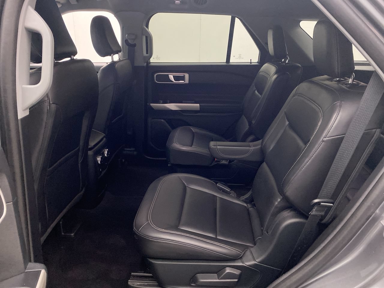 Used 2021 Ford Explorer XLT w/ Equipment Group 202A AWD/4WD image 23