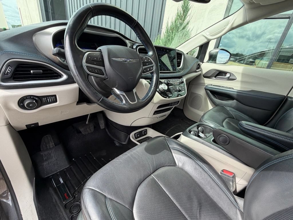 Used 2021 Chrysler Pacifica Touring-L w/ Uconnect Theater Family Group FWD image 7