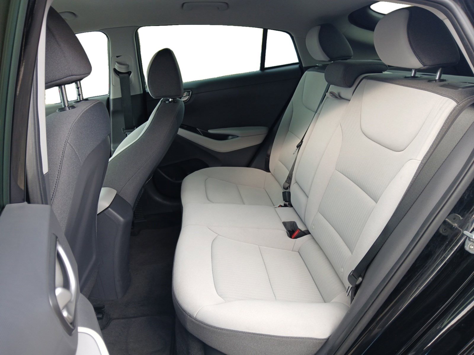 Used 2022 Hyundai Ioniq SE image 13