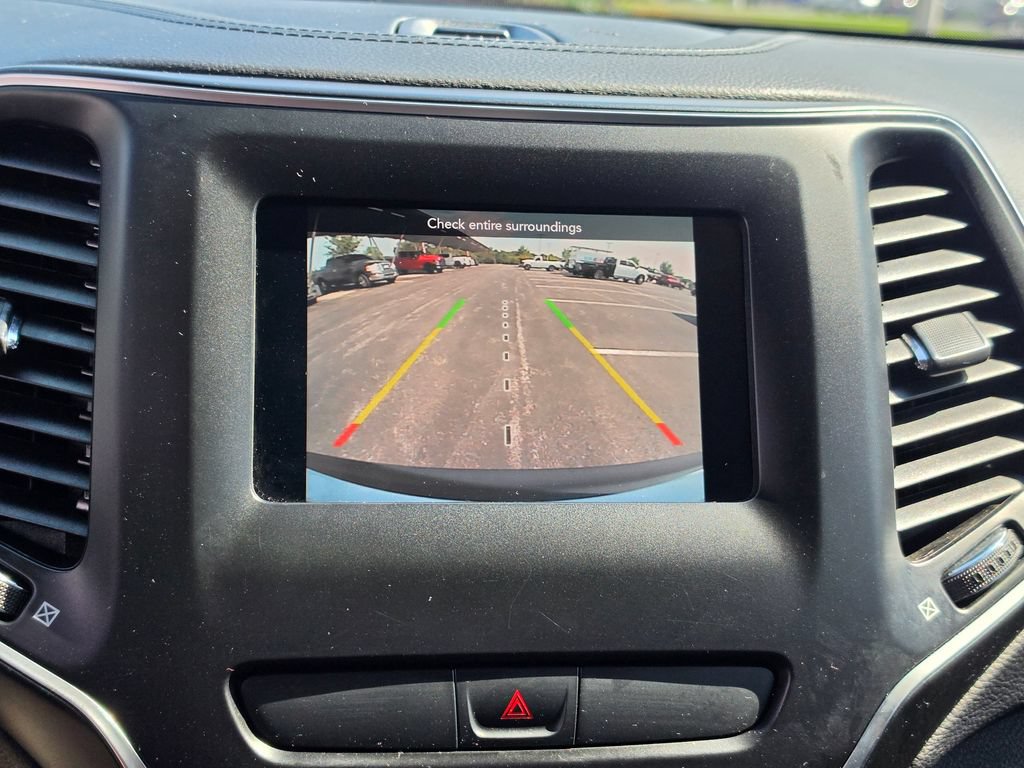 Used 2020 Jeep Cherokee Latitude AWD/4WD image 23