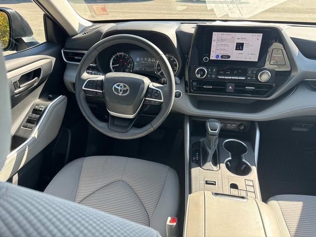 Used 2024 Toyota Highlander LE image 19
