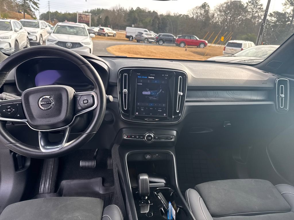 Certified 2023 Volvo C40 P8 Recharge Ultimate w/ Protection Package Premier image 15