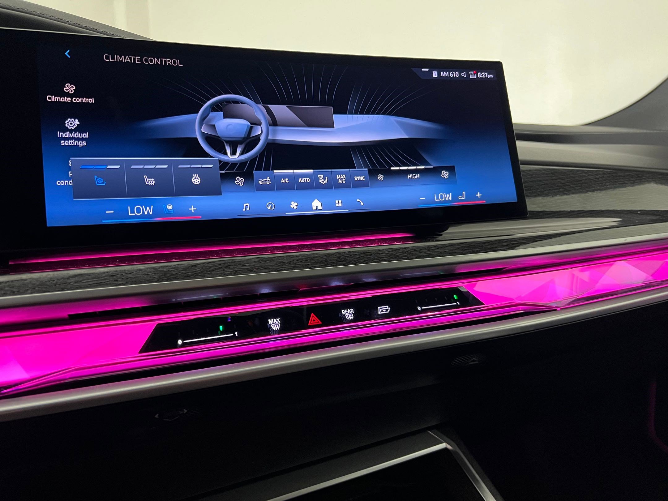 Used 2024 BMW 740i xDrive image 29