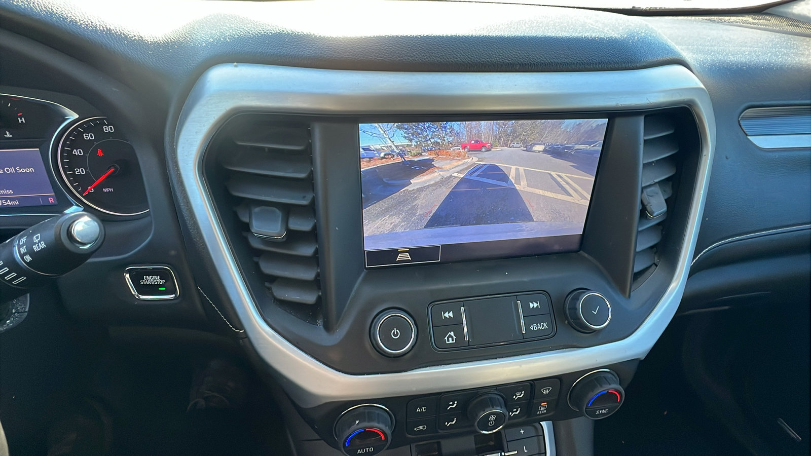 Used 2023 GMC Acadia SLT image 31